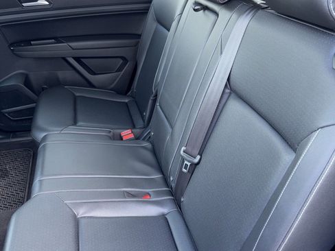 Certified 2021 Volkswagen Atlas SE image 5