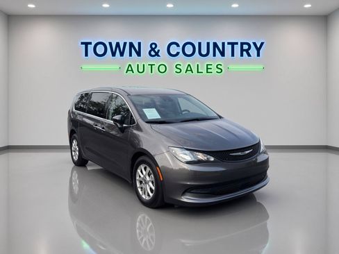 Used 2023 Chrysler Voyager LX FWD image 8