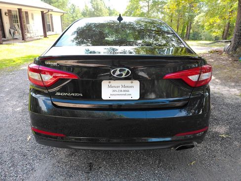 Used 2016 Hyundai Sonata SE FWD image 2