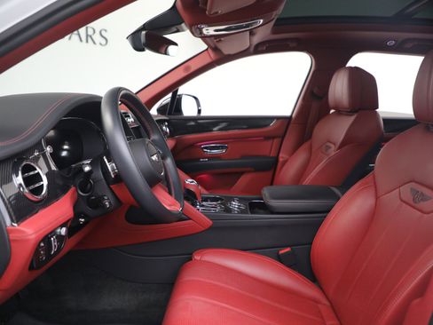 Used 2023 Bentley Bentayga AWD/4WD image 20