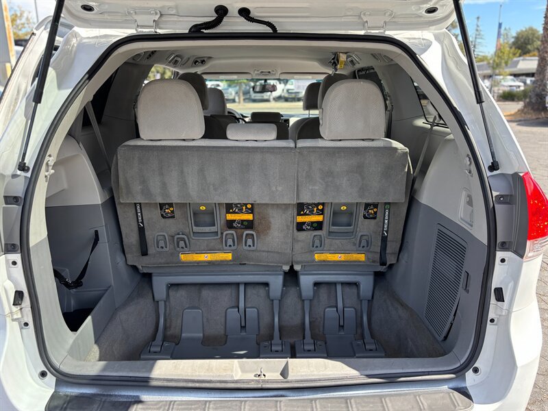 Used 2012 Toyota Sienna LE FWD image 15
