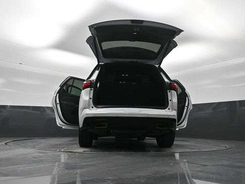 Used 2023 Chevrolet Traverse High Country image 39