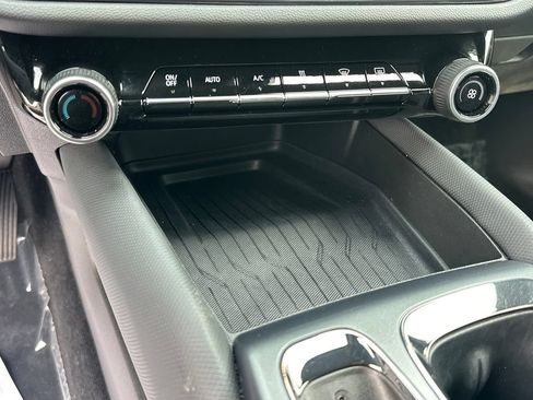Used 2024 Chevrolet Equinox EV RS FWD image 19