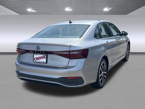 Used 2025 Volkswagen Jetta SE FWD image 3
