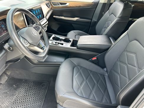 Used 2024 Volkswagen Atlas SE FWD image 18