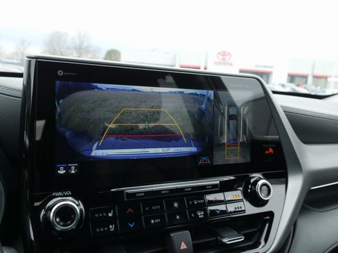Used 2021 Toyota Highlander Platinum image 29