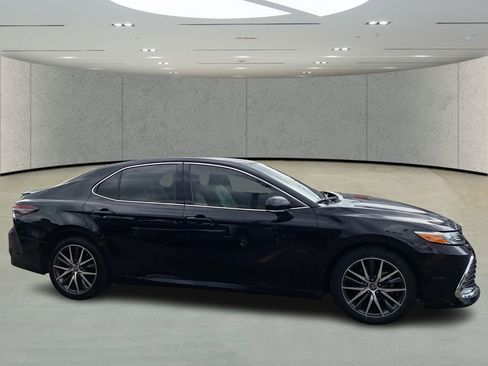 Used 2024 Toyota Camry XLE image 6