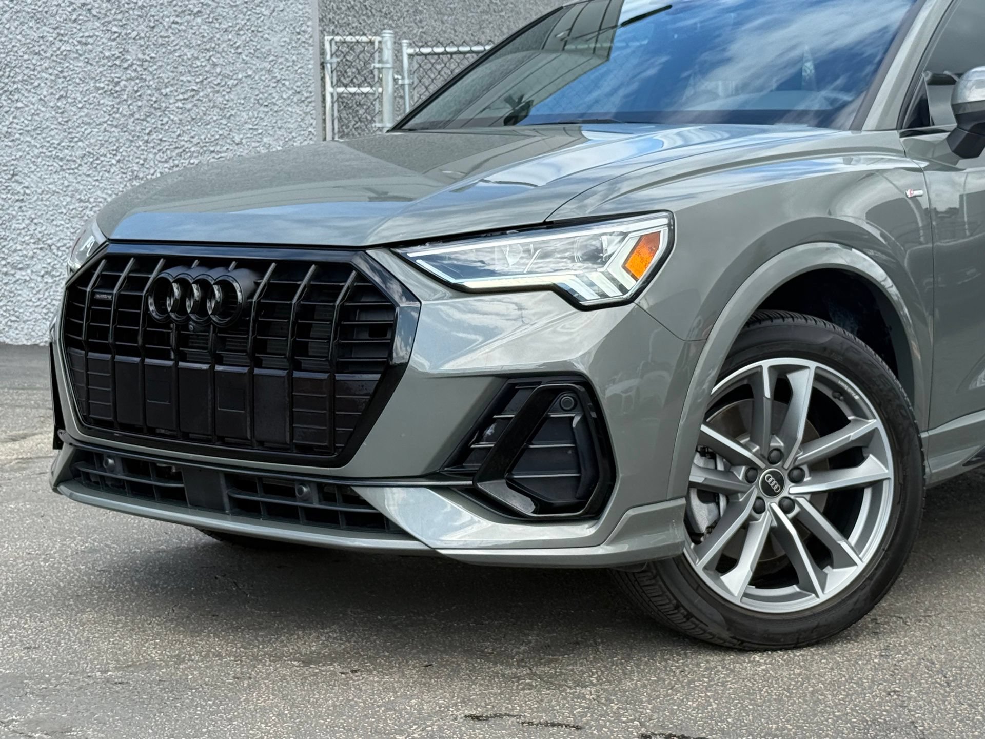 Used 2024 Audi Q3 2.0T Premium Plus AWD/4WD image 2