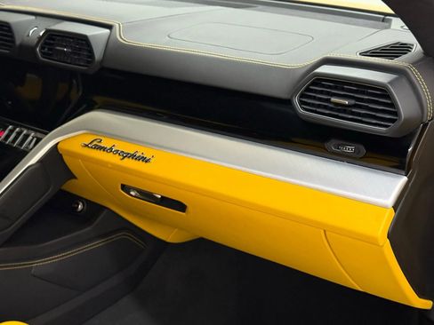 Used 2020 Lamborghini Urus image 30