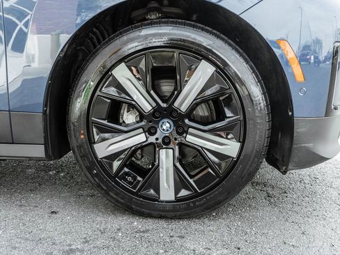 Used 2023 BMW iX xDrive50 w/ Premium Package image 4