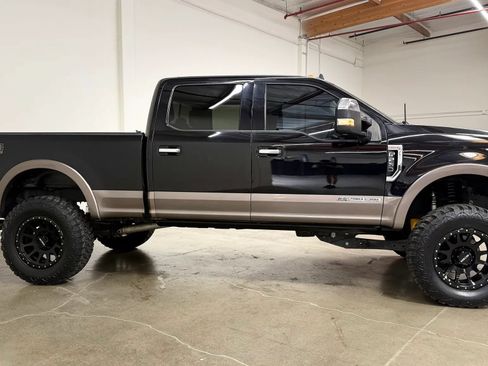 Used 2019 Ford F250 Lariat w/ Chrome Package AWD/4WD image 5