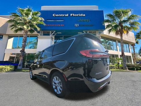 New 2026 Chrysler Pacifica Limited w/ Uconnect Theater Family Group image 7
