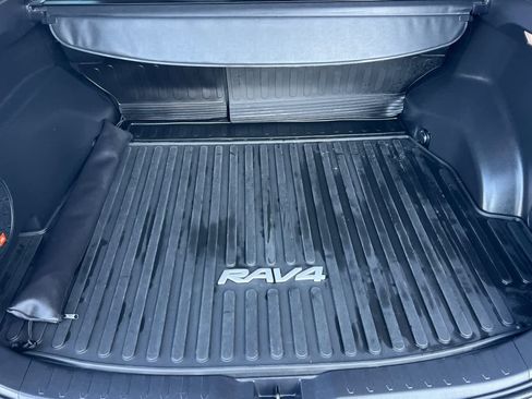 Used 2023 Toyota RAV4 XLE Premium image 15