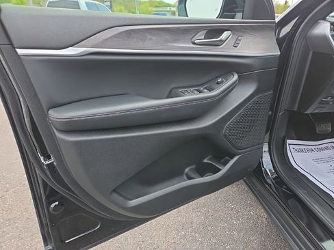 Used 2025 Jeep Grand Cherokee L Limited w/ Black Appearance Package image 13