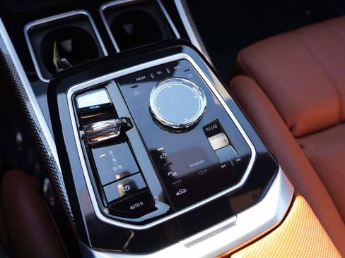 Certified 2024 BMW i7 M70 image 28