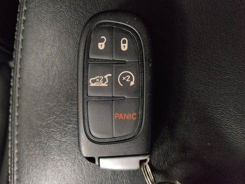 Used 2022 Jeep Cherokee Limited AWD/4WD image 32