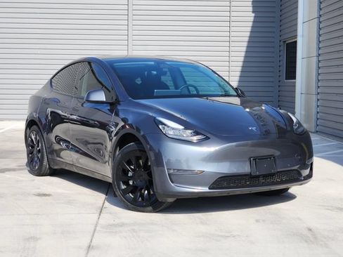 Used 2021 Tesla Model Y Long Range AWD/4WD image 2