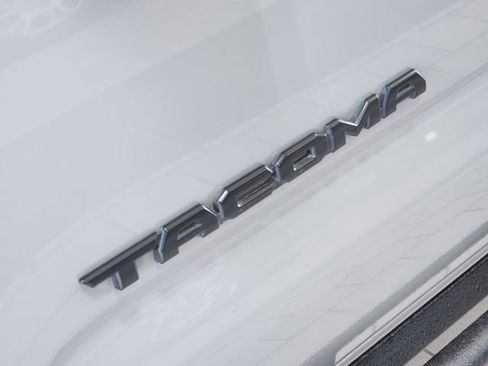 Used 2021 Toyota Tacoma TRD Off-Road AWD/4WD image 9