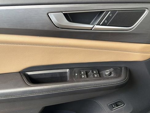 Used 2024 Volkswagen Atlas Cross Sport SE FWD image 21