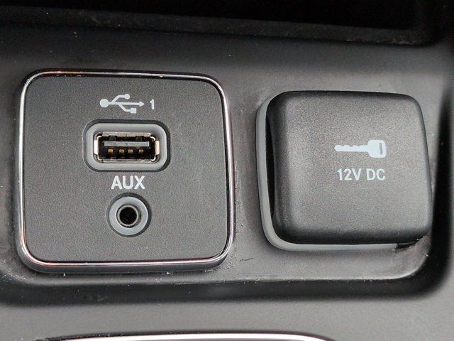 Used 2021 Jeep Cherokee Latitude Plus FWD image 21