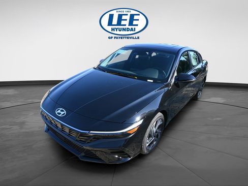 Used 2025 Hyundai Elantra Limited FWD image 7