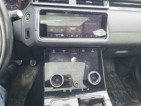 Used 2018 Land Rover Range Rover Velar R-Dynamic HSE image 10