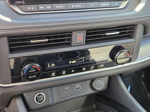 Certified 2023 Nissan Rogue SV FWD image 31