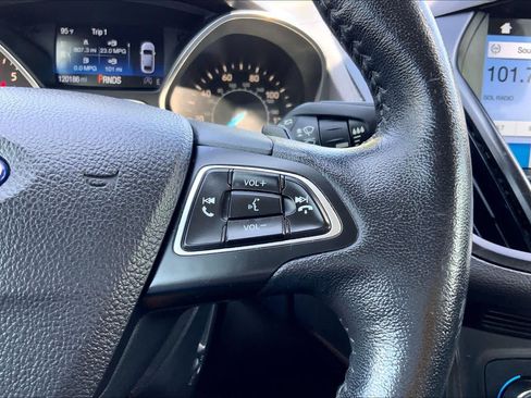 Used 2017 Ford Escape Titanium FWD image 24