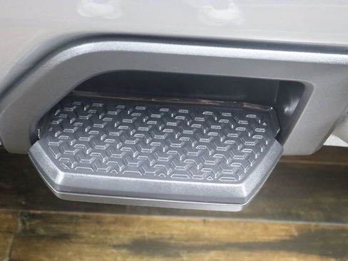 Used 2025 GMC Sierra 2500 AT4 image 12