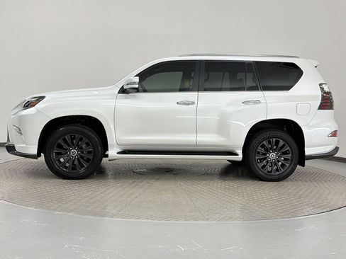 Used 2023 Lexus GX 460 Premium w/ Accessory Package image 2