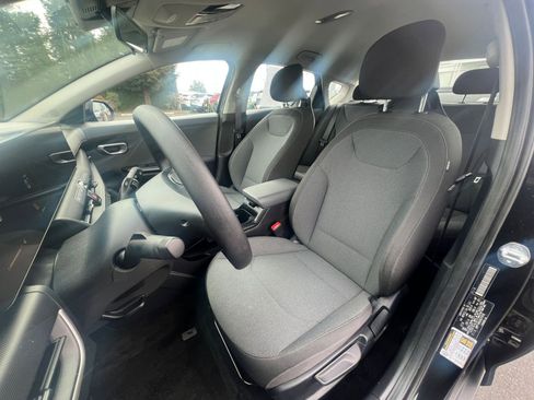 Used 2025 Kia K4 LXS image 36