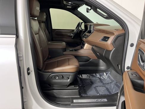 Used 2021 Chevrolet Tahoe High Country w/ Premium Package image 17