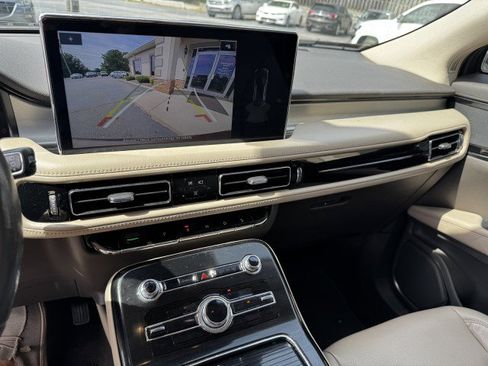 Used 2022 Lincoln Nautilus FWD w/ Premium Package image 14