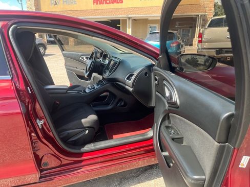 Used 2016 Chrysler 200 Limited w/ Convenience Group image 23