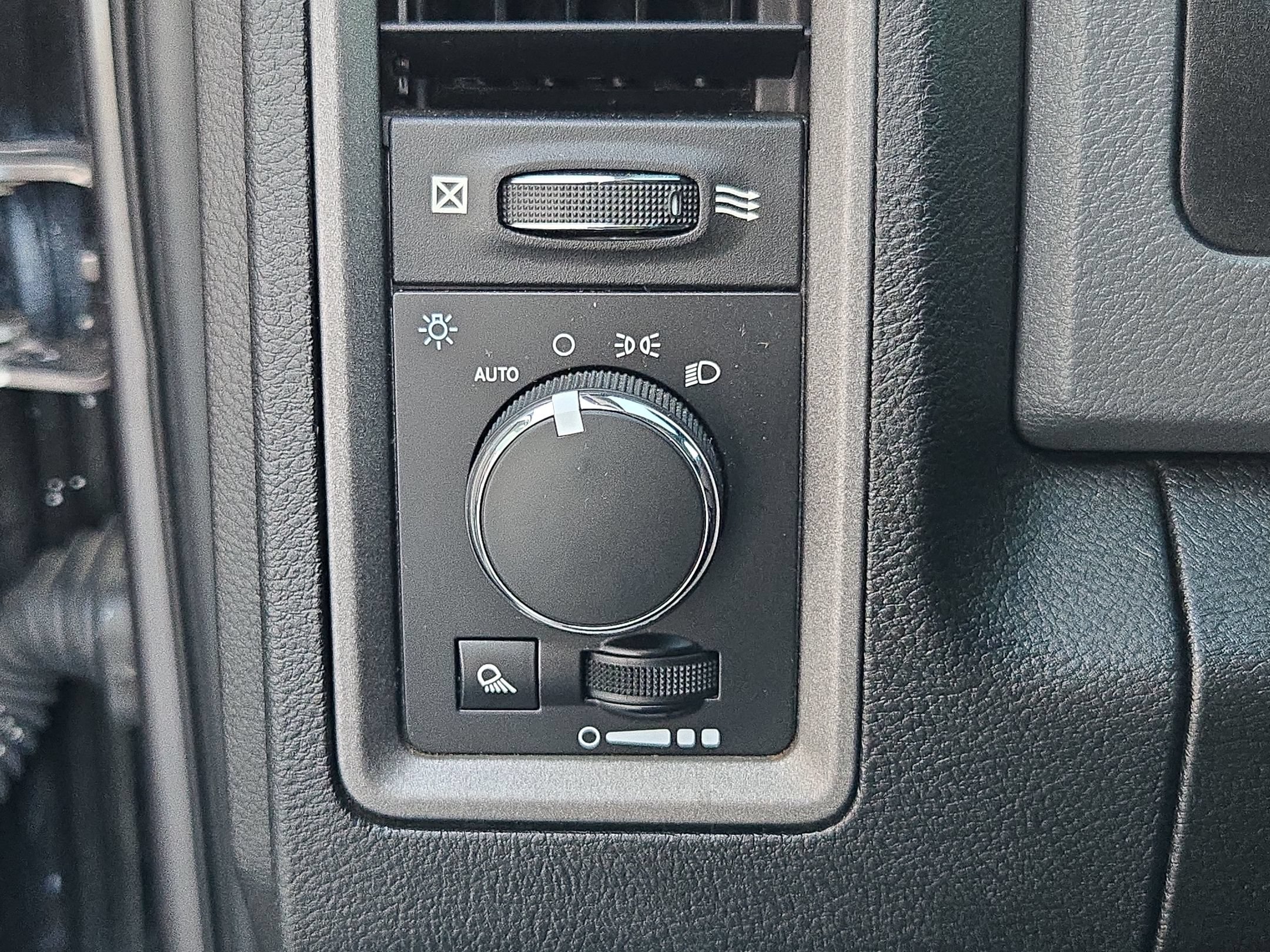 Used 2019 RAM 1500 Tradesman w/ Chrome Plus Package RWD image 25