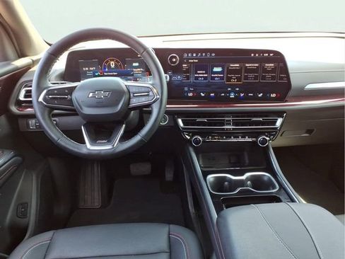 Used 2025 Chevrolet Traverse Z71 AWD/4WD image 7