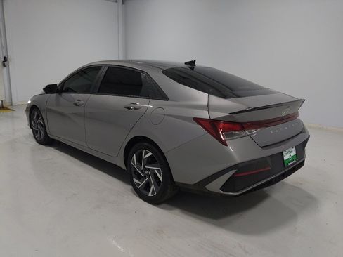 Used 2025 Hyundai Elantra Sport FWD image 5