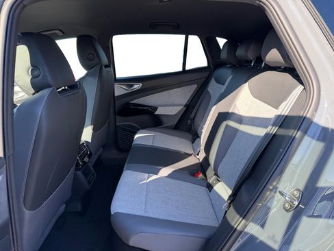 New 2025 Volkswagen ID.4 Pro image 16