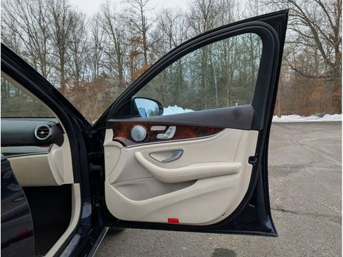 Used 2018 Mercedes-Benz E 300 4MATIC w/ Premium 2 Package image 13