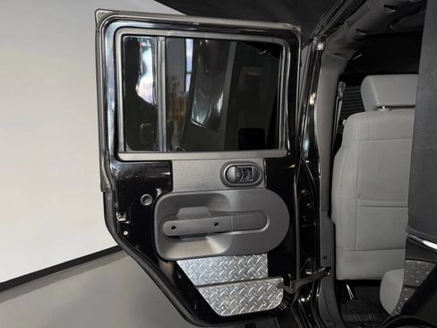 Used 2009 Jeep Wrangler Unlimited Rubicon w/ Trailer Tow Group AWD/4WD image 16