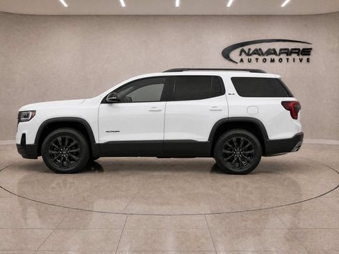 Used 2023 GMC Acadia SLE w/ Driver Convenience Package FWD image 4