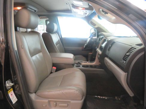 Used 2012 Toyota Sequoia Platinum AWD/4WD image 34