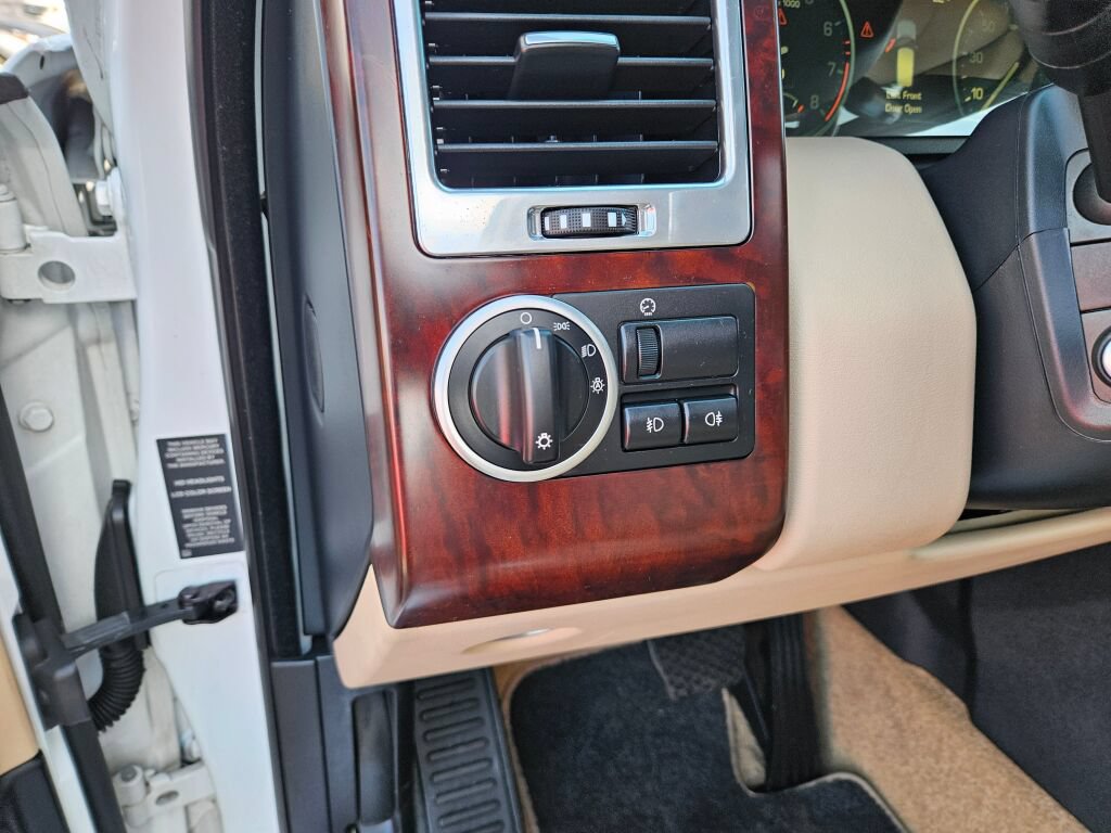 Used 2012 Land Rover Range Rover HSE AWD/4WD image 17