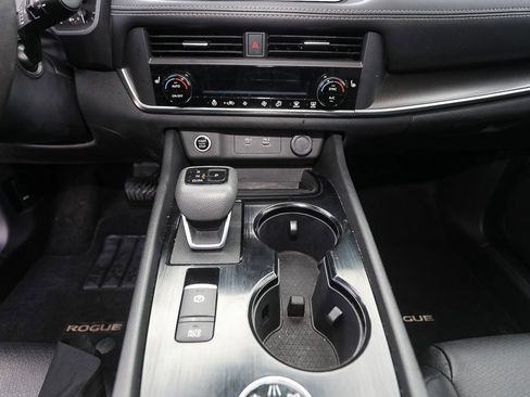 Used 2023 Nissan Rogue SV w/ SV Premium B Package image 20