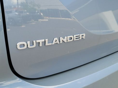 New 2026 Mitsubishi Outlander SE FWD image 7