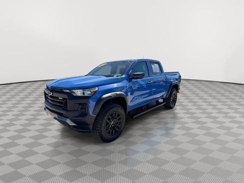 Used 2025 Chevrolet Colorado Trail Boss AWD/4WD image 4
