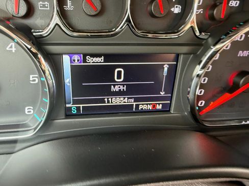 Used 2015 Chevrolet Suburban LTZ image 4