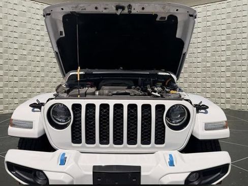 Used 2023 Jeep Wrangler Unlimited Sahara AWD/4WD image 35