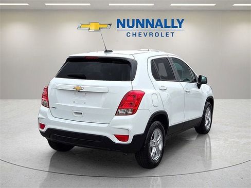 Used 2022 Chevrolet Trax LS w/ Tint and Cruise Package image 5