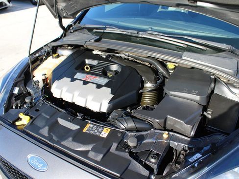 Used 2018 Ford Focus ST image 36